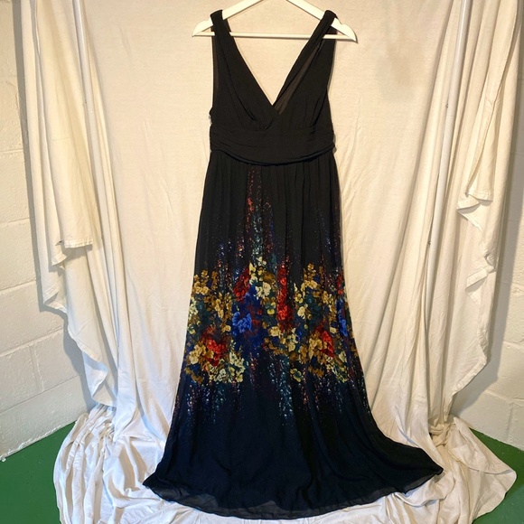 🔥Dress Sale…2 for $19!!🔥 ‘Ever Pretty’ Black Maxi Dress with Floral Design - Picture 1 of 3